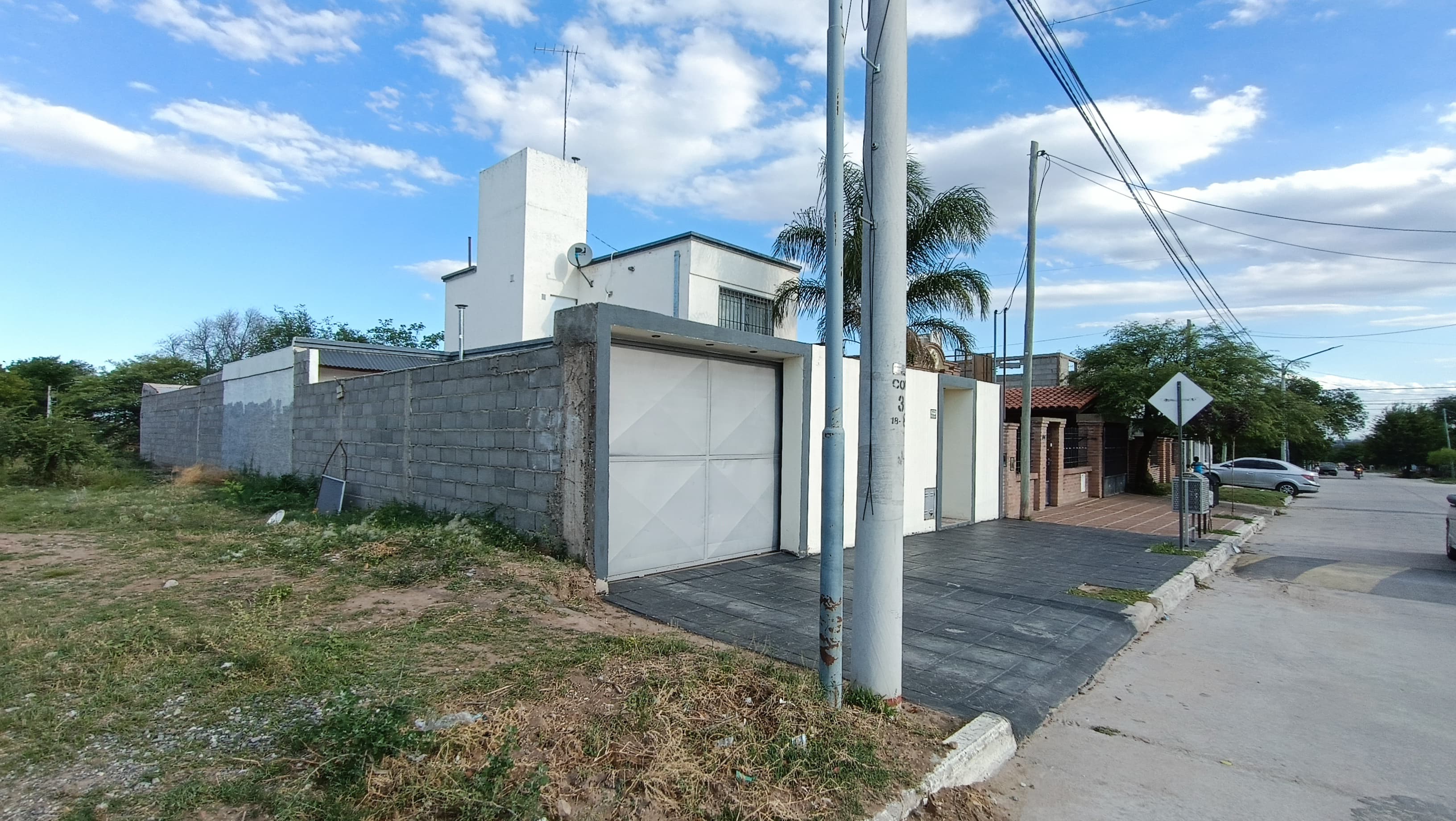 SE VENDE TERRENO ALTA GRACIA A METROS DE AV HIpolito Yrigoye