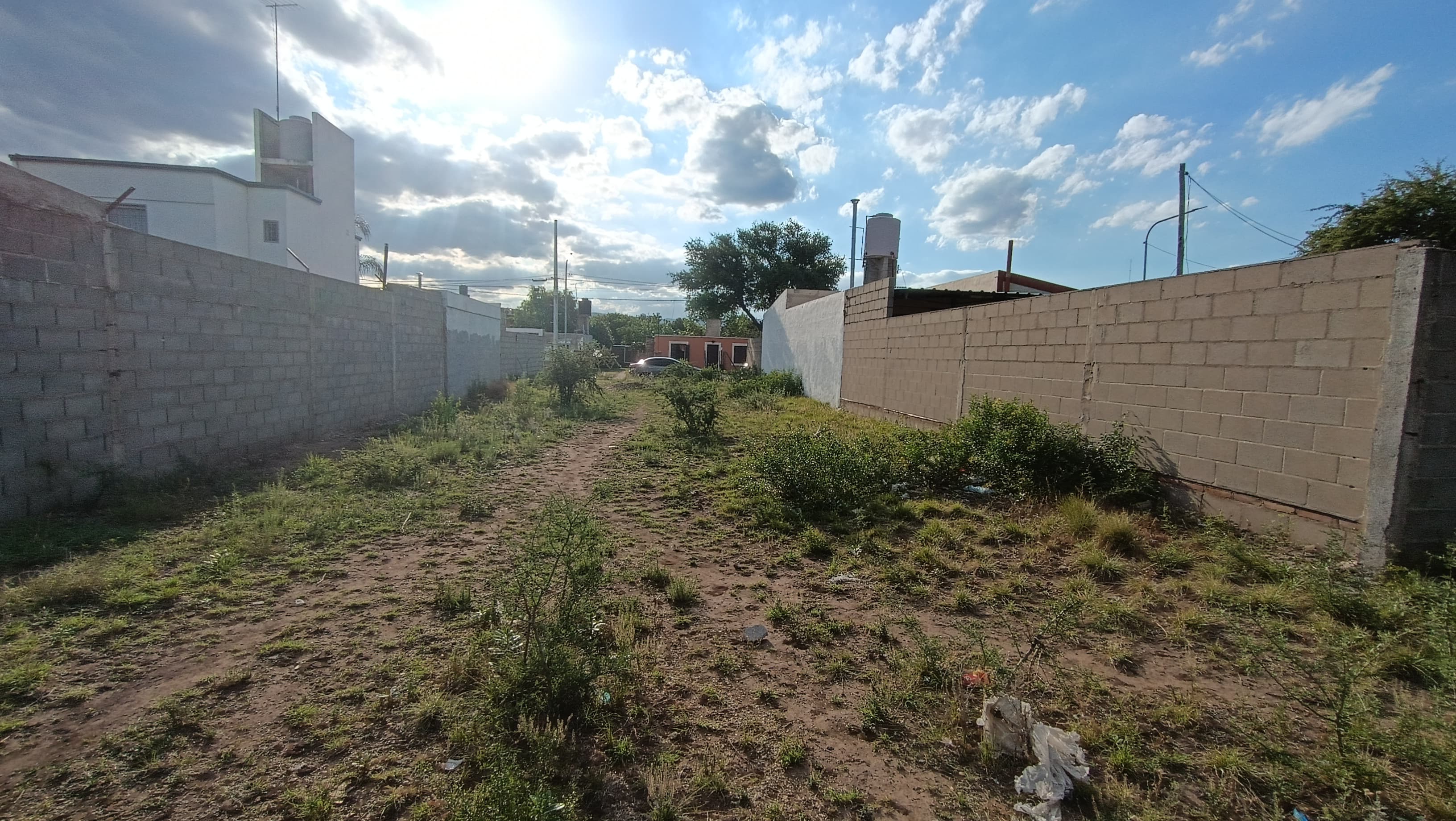 SE VENDE TERRENO ALTA GRACIA A METROS DE AV HIpolito Yrigoye