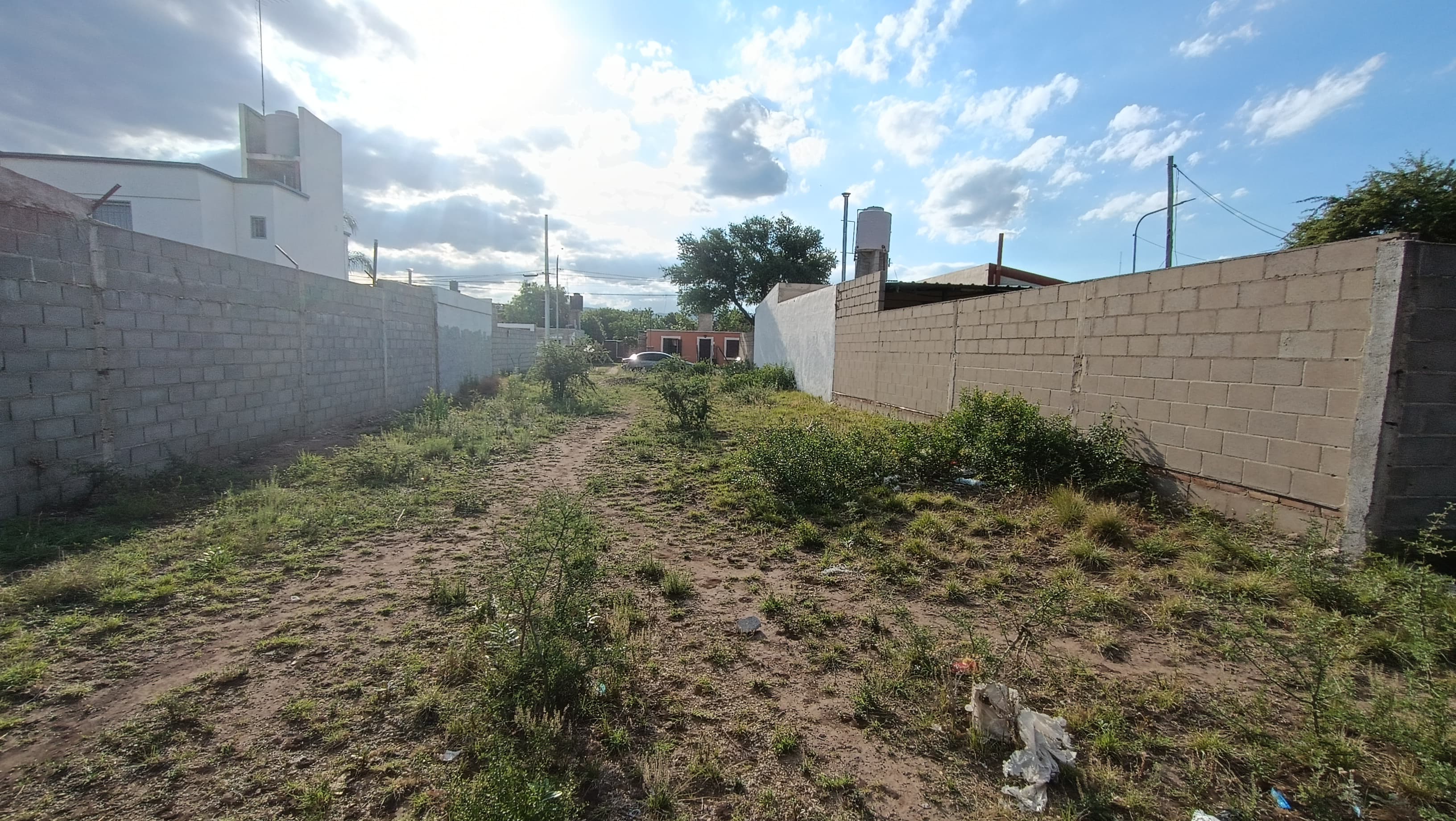 SE VENDE TERRENO ALTA GRACIA A METROS DE AV HIpolito Yrigoye