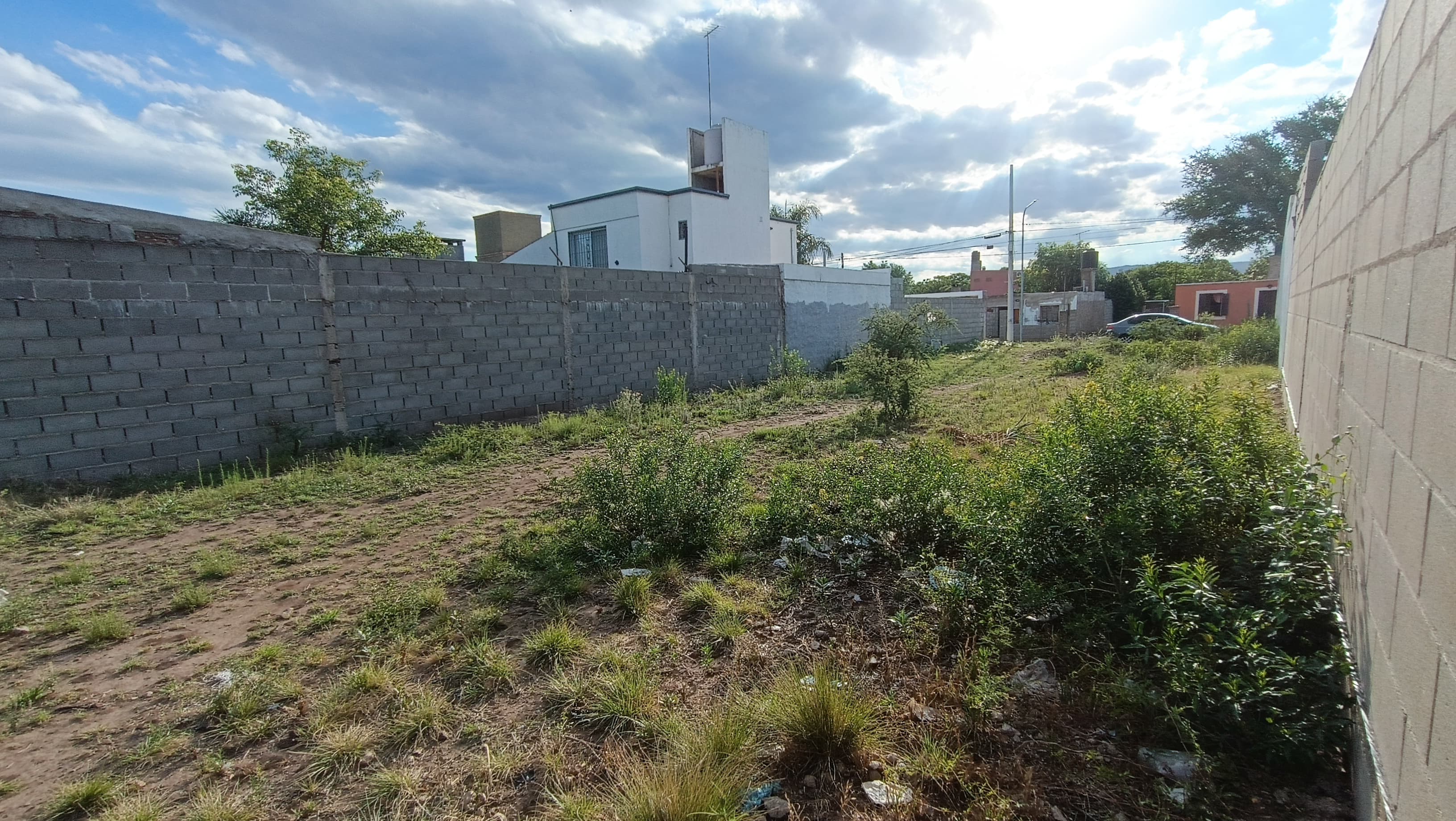 SE VENDE TERRENO ALTA GRACIA A METROS DE AV HIpolito Yrigoye