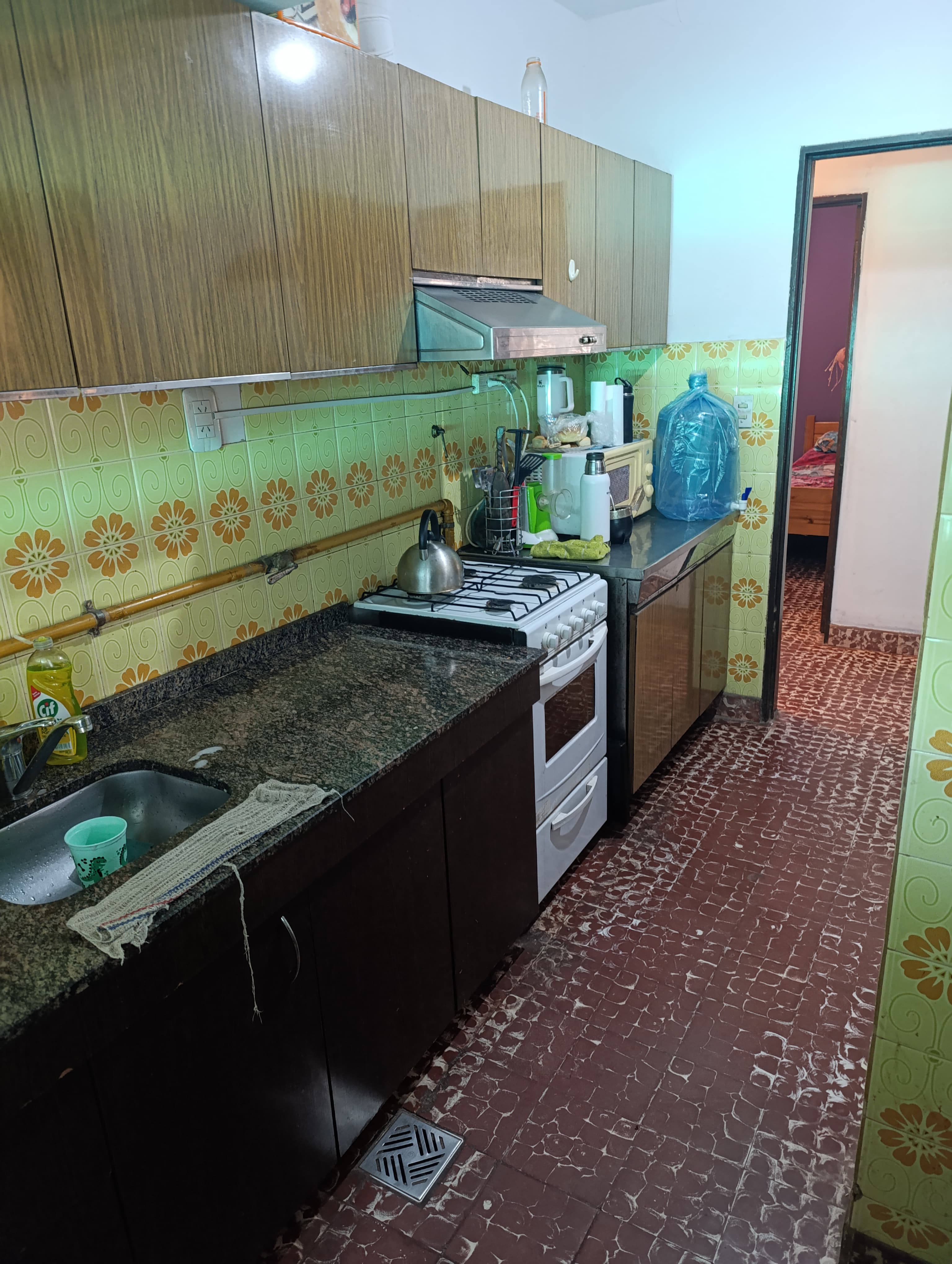 Se vende casa mas local comercial y galpón en La Calera