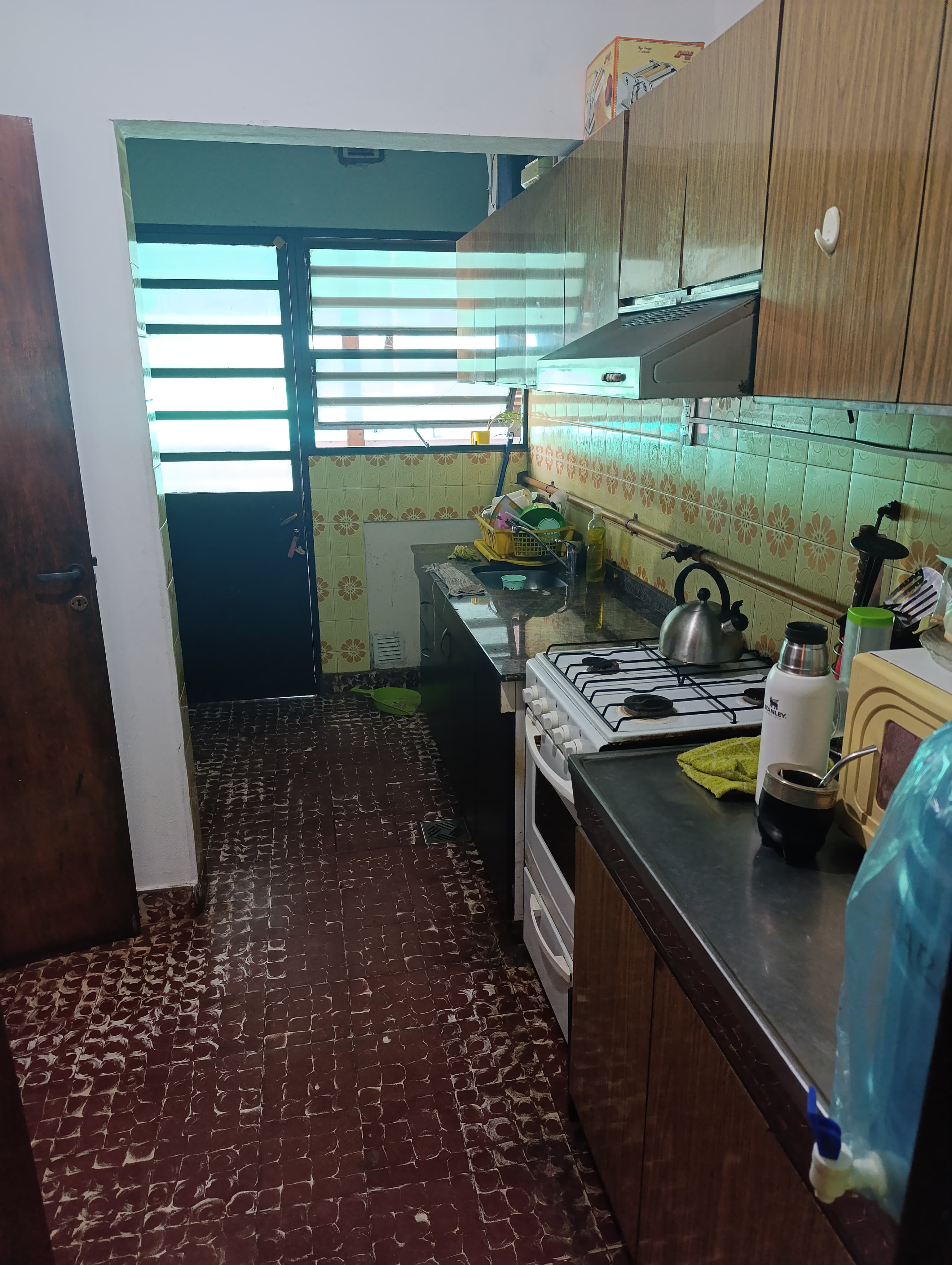 Se vende casa mas local comercial y galpón en La Calera