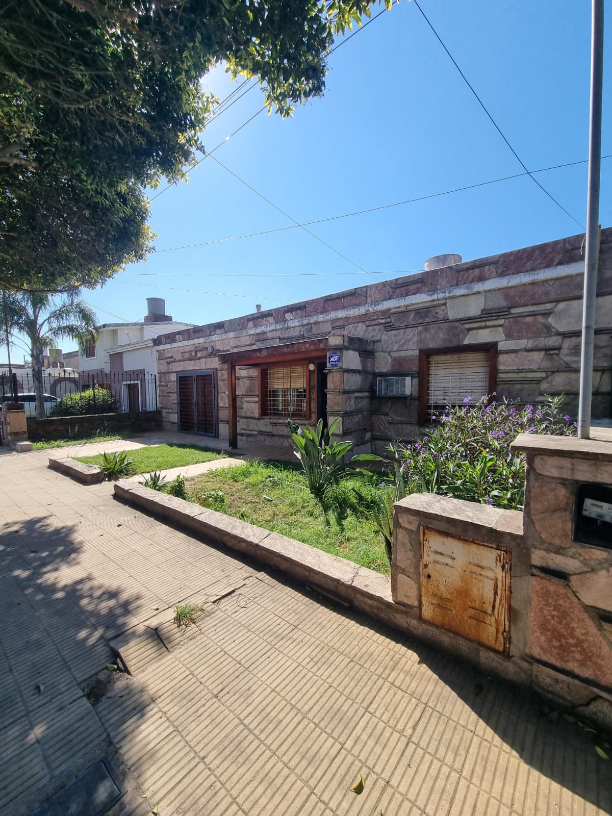 Se vende casa 3 dormitorios en Ameghino Sud