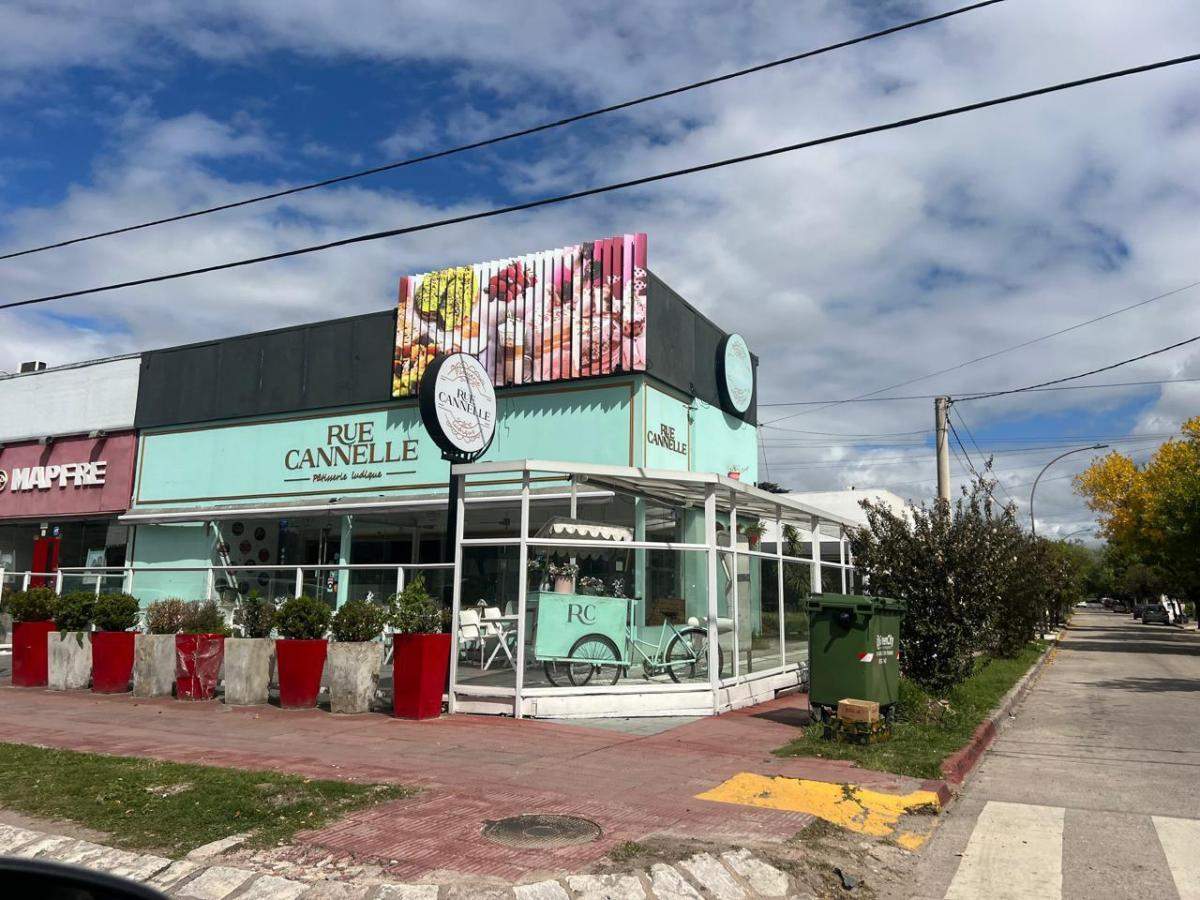 Local Comercial en Av Rafael Nuñez Esq Pizarro