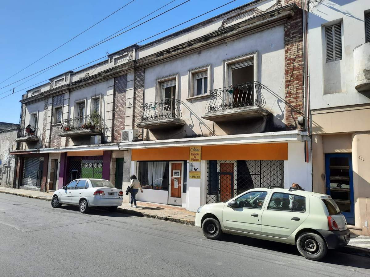 CENTRO: TUCUMAN AL 400  EDIFICIO COPLETO CON 4 LOCALES Y 5 DEPARTARMENTOS