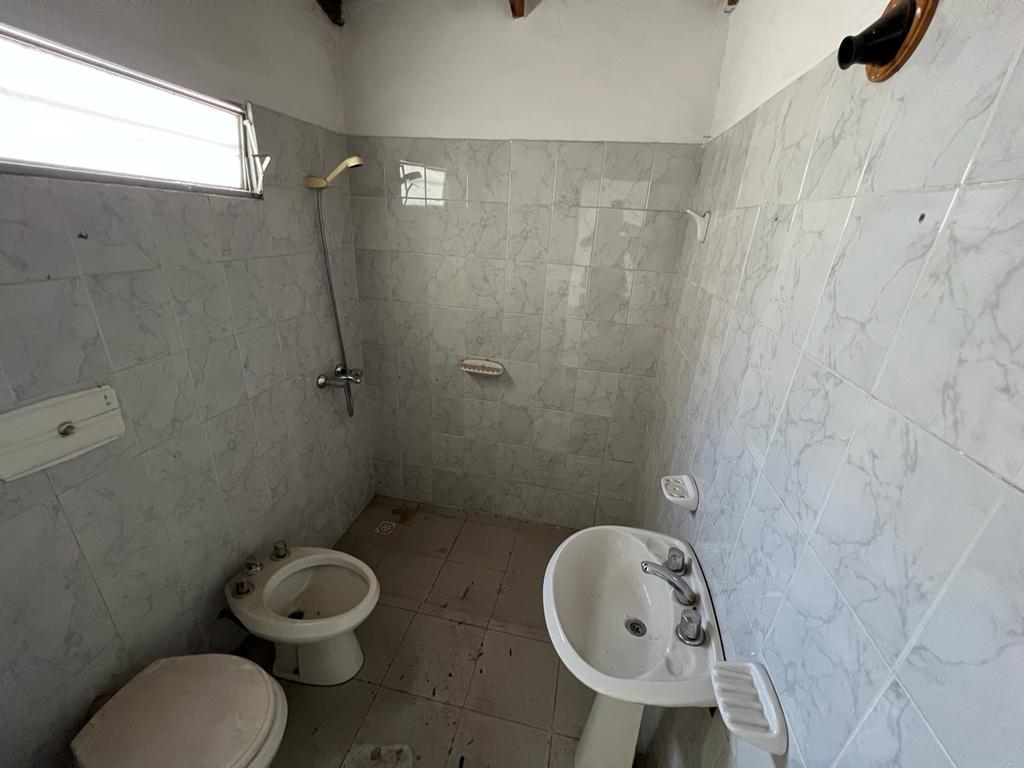 B OBSERVATORIO - VENDO CASA 2 DORMITORIOS CON DPTO-  CON RENTA -