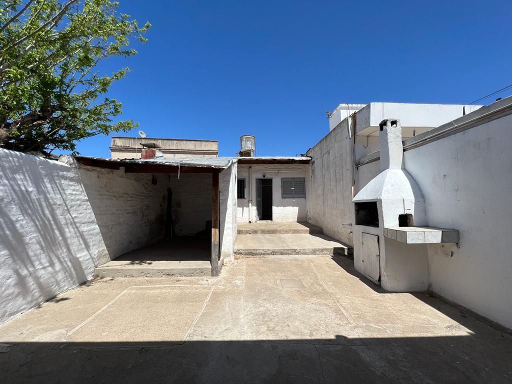 B OBSERVATORIO - VENDO CASA 2 DORMITORIOS CON DPTO-  CON RENTA -