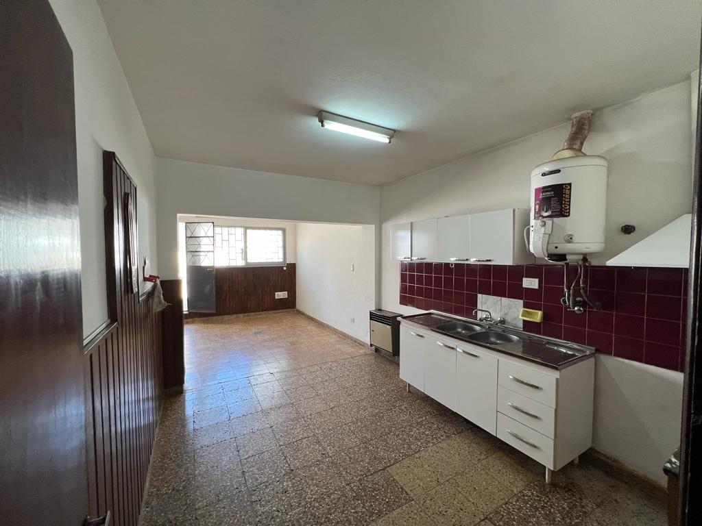 B OBSERVATORIO - VENDO CASA 2 DORMITORIOS CON DPTO-  CON RENTA -