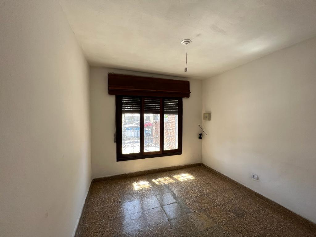 B OBSERVATORIO - VENDO CASA 2 DORMITORIOS CON DPTO-  CON RENTA -