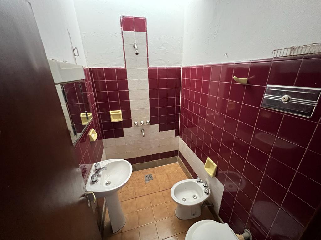 B OBSERVATORIO - VENDO CASA 2 DORMITORIOS CON DPTO-  CON RENTA -