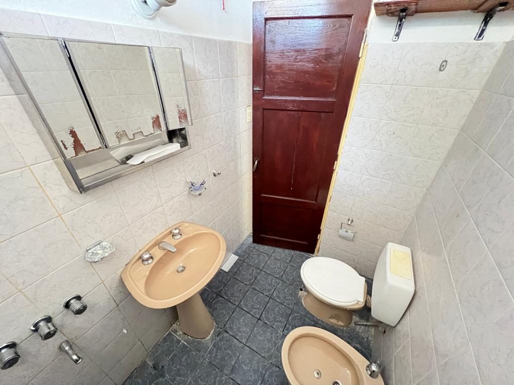 CASA EN VENTA BARRIO GUEMES  CON RENTA