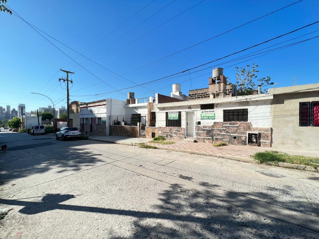 CASA EN VENTA BARRIO GUEMES  CON RENTA
