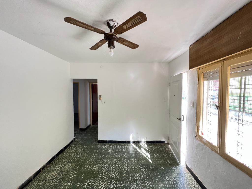 CASA EN VENTA BARRIO GUEMES  CON RENTA