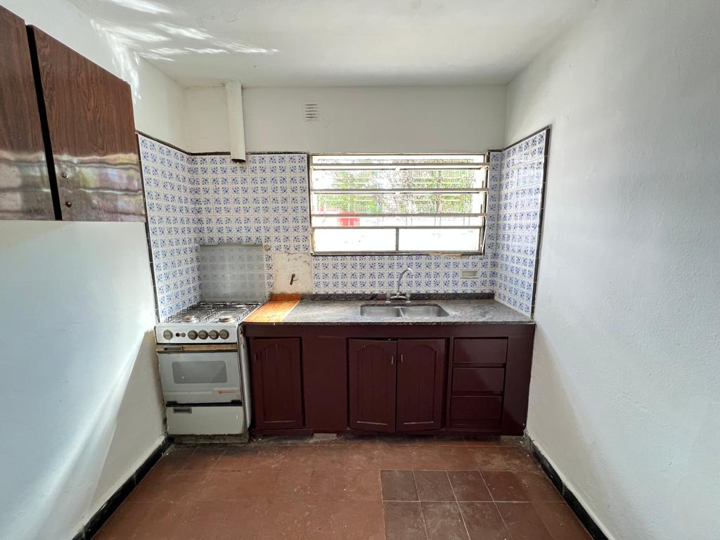 CASA EN VENTA BARRIO GUEMES  CON RENTA