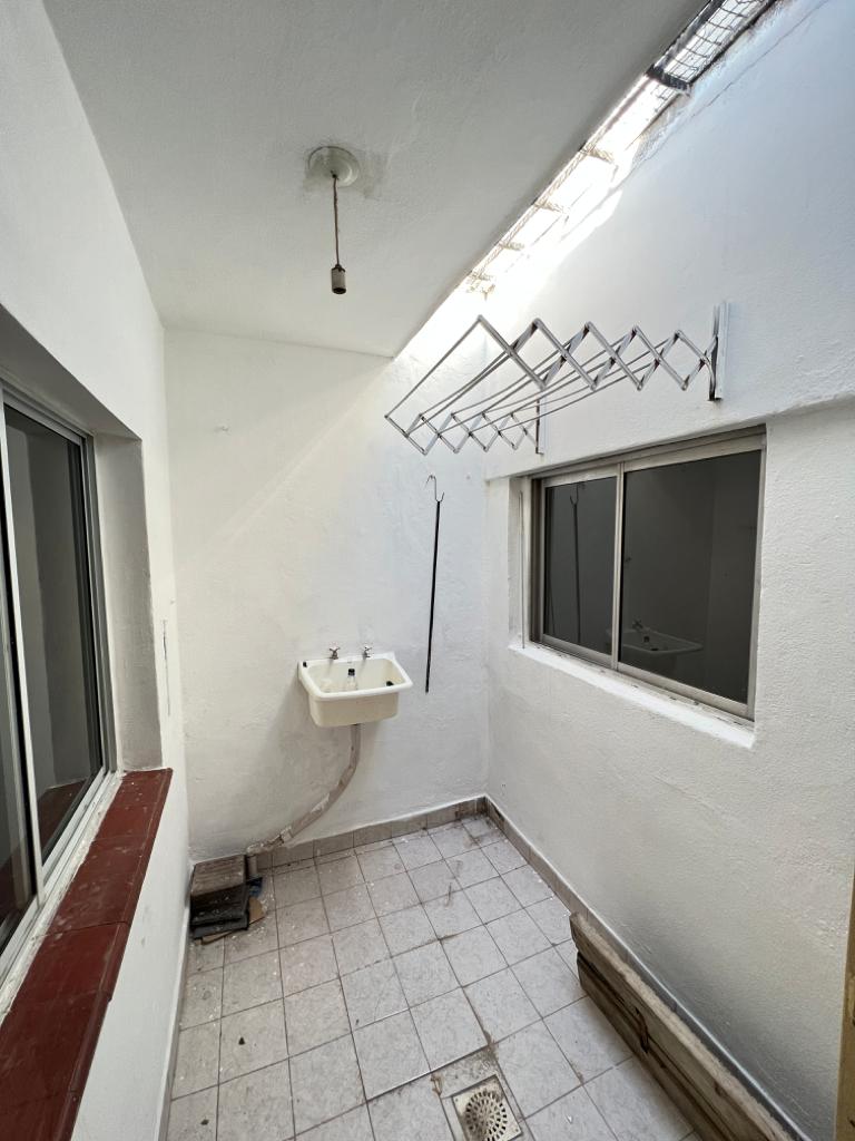 CASA EN VENTA BARRIO GUEMES  CON RENTA