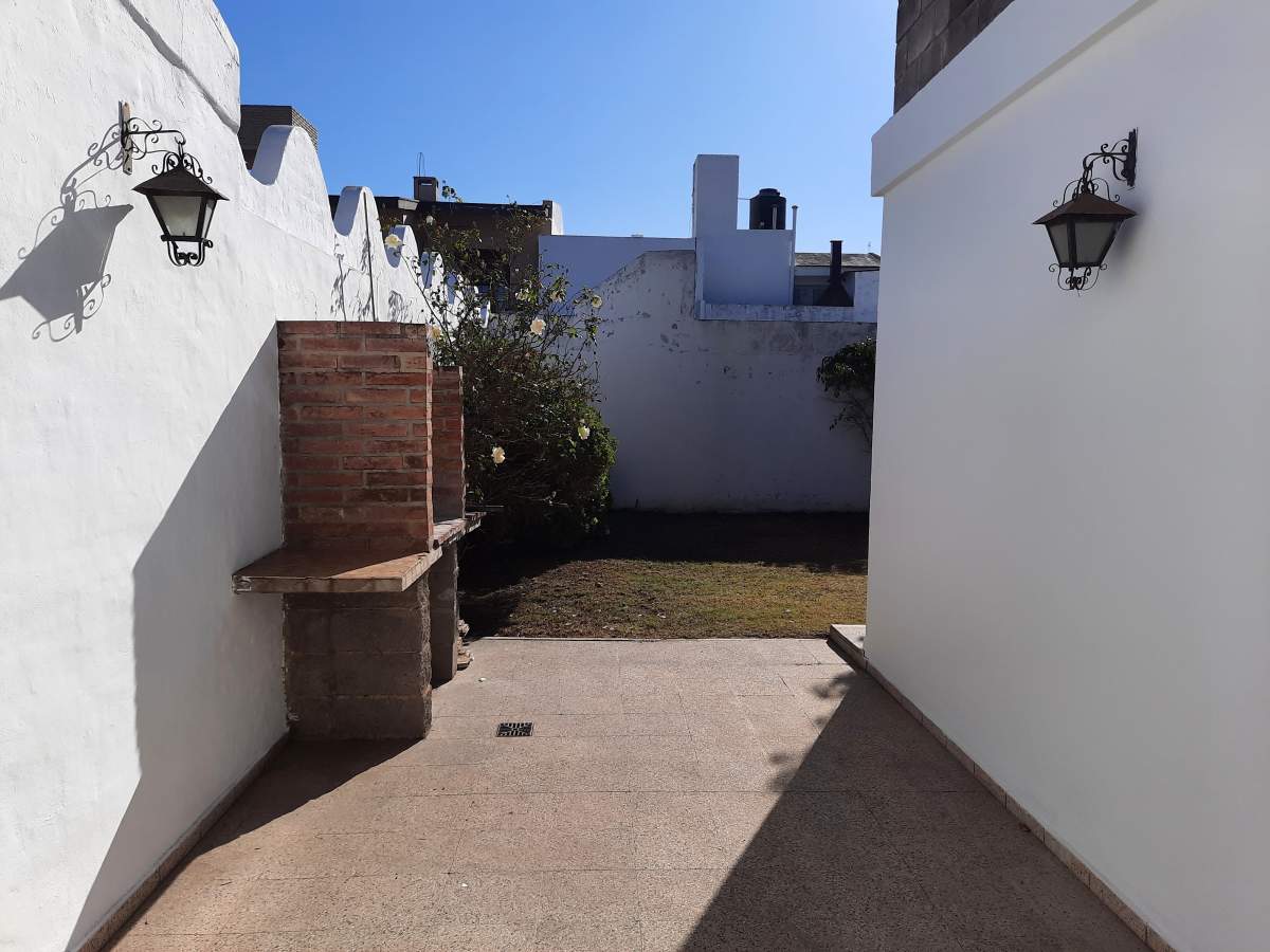 OPORTUNIDAD - VENDO CASA CON DEPARTAMENTO - B SAN FRANCISCO