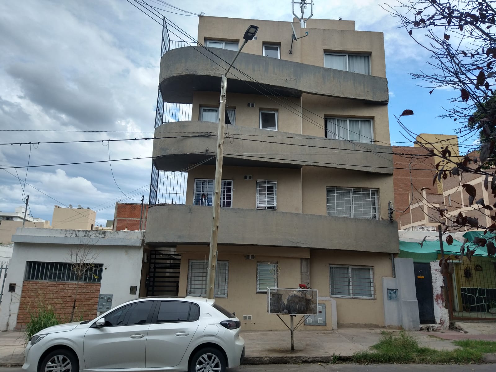 ALQUILO DEPARTAMENTO 1 DORMITORIO B OBSERVATORIO, A MTS. DE TRIBUNALES II.
