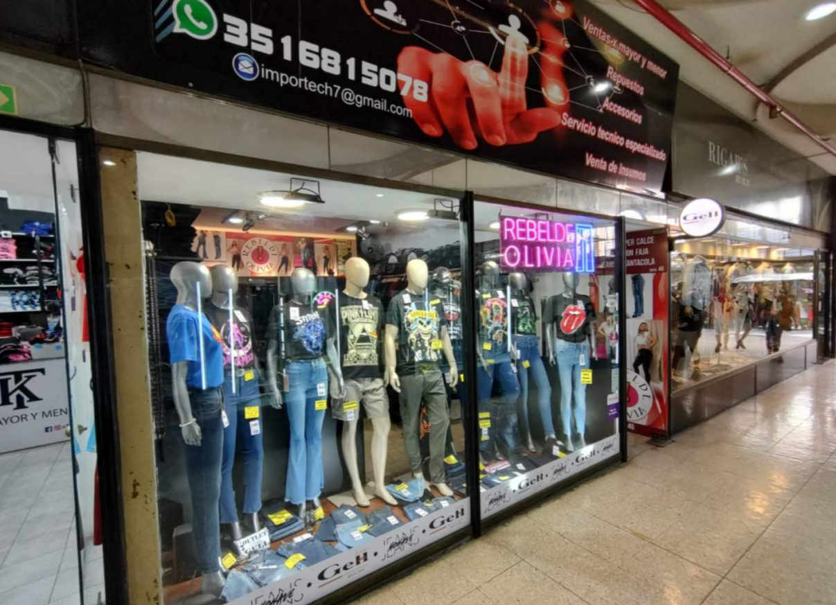 SE VENDE LOCAL EN GALERIA PASAJE MUÑOZ PLENO CENTRO