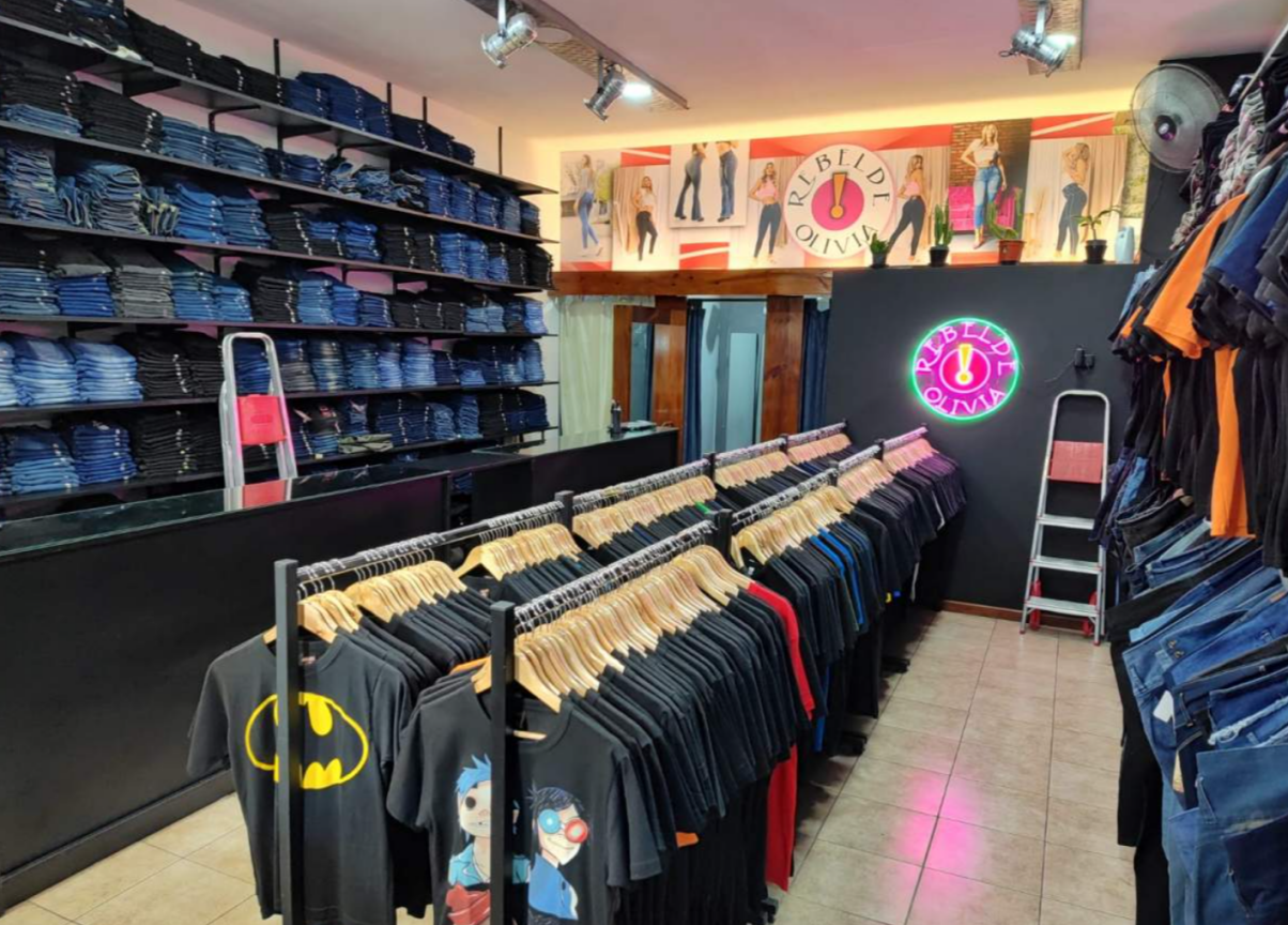 SE VENDE LOCAL EN GALERIA PASAJE MUÑOZ PLENO CENTRO