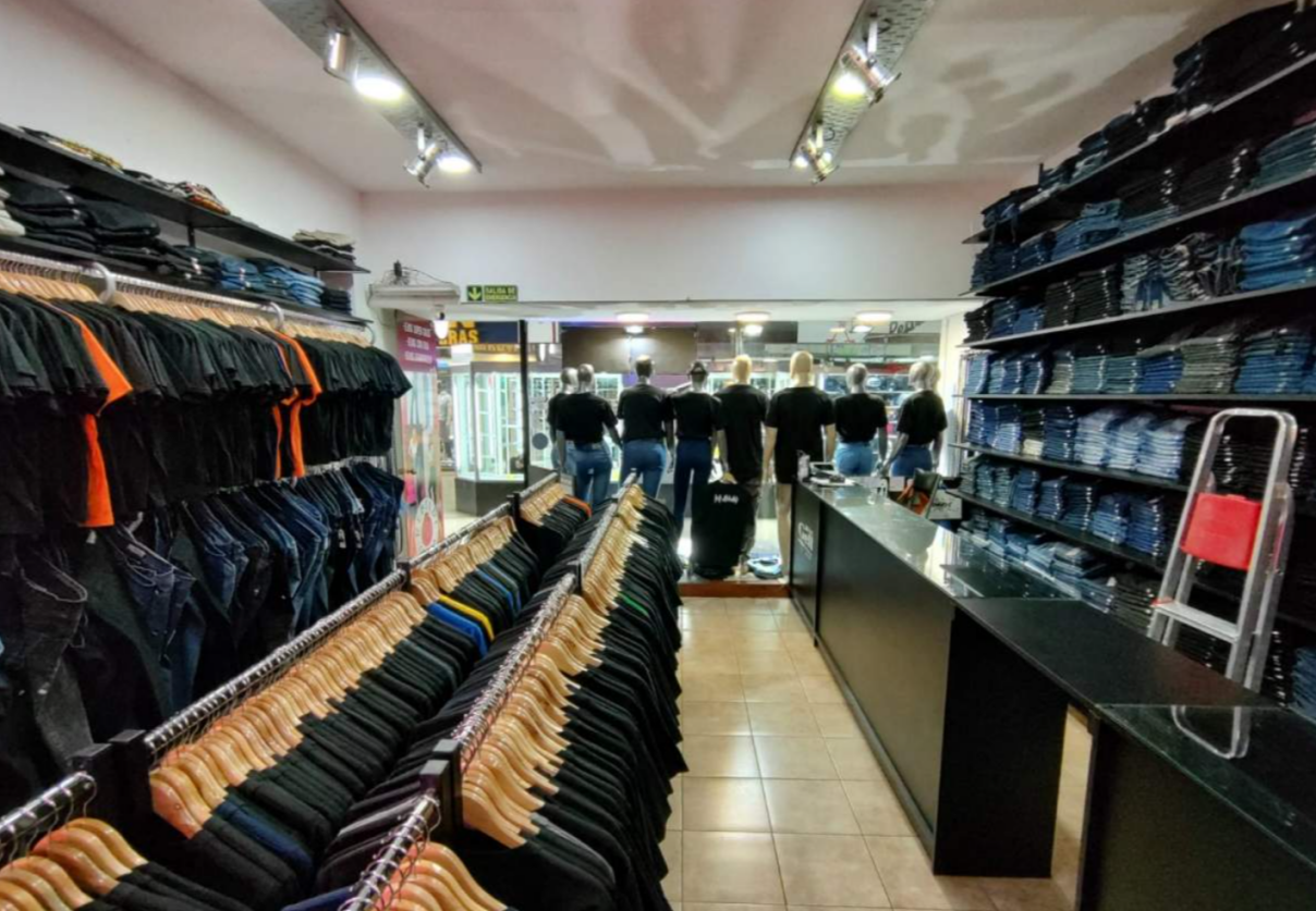 SE VENDE LOCAL EN GALERIA PASAJE MUÑOZ PLENO CENTRO