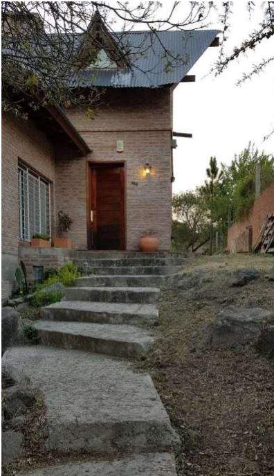 VENDO HERMOSA CASA EN AGUA DE ORO APTO BANCOR Y CREDITO BANCO PRIVADO