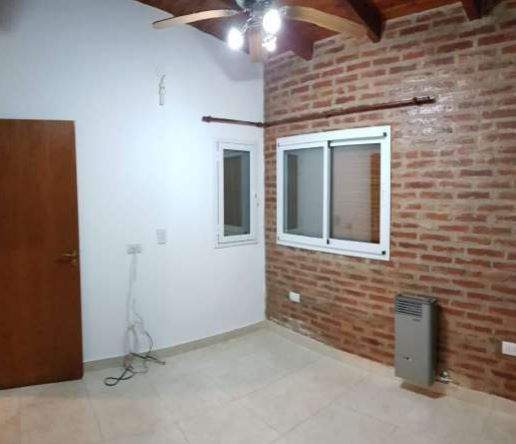 VENDO HERMOSA CASA EN AGUA DE ORO APTO BANCOR Y CREDITO BANCO PRIVADO