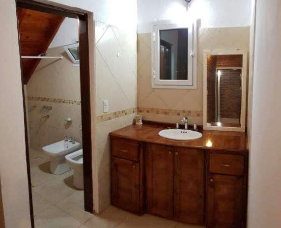 VENDO HERMOSA CASA EN AGUA DE ORO APTO BANCOR Y CREDITO BANCO PRIVADO