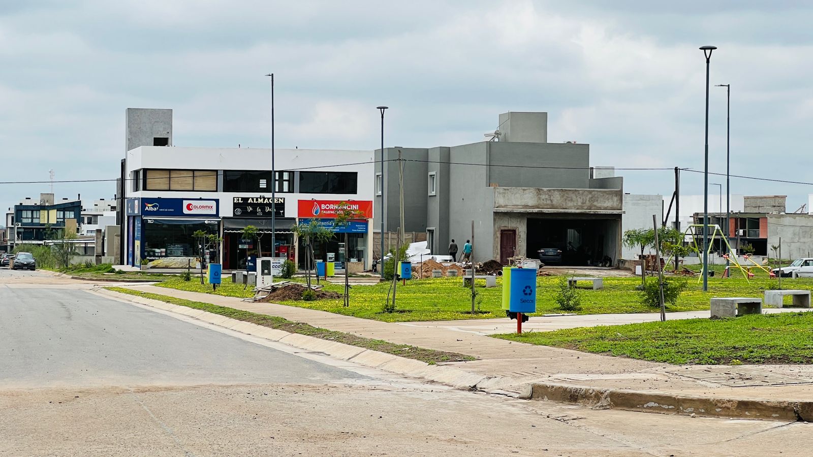 Barrio Docta, Loales comerciales.  50 mts. con gas natural