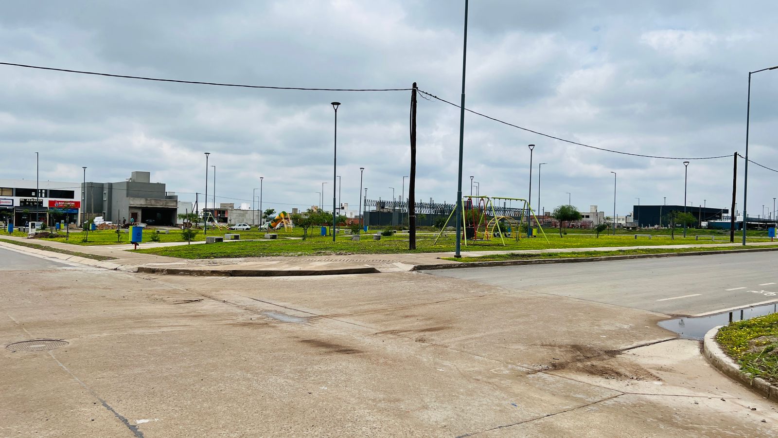 Barrio Docta, Loales comerciales.  50 mts. con gas natural