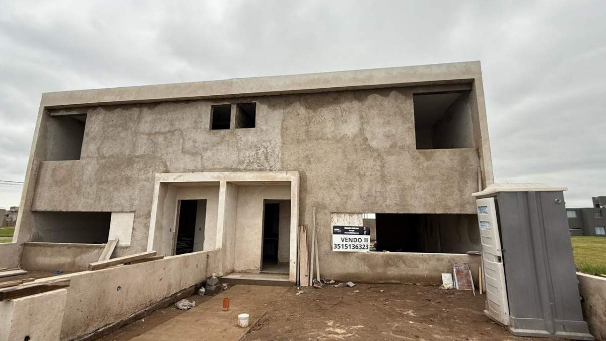 Duplex en venta de 3 dormitorios y 3 baños en Quebrada de Manantiales