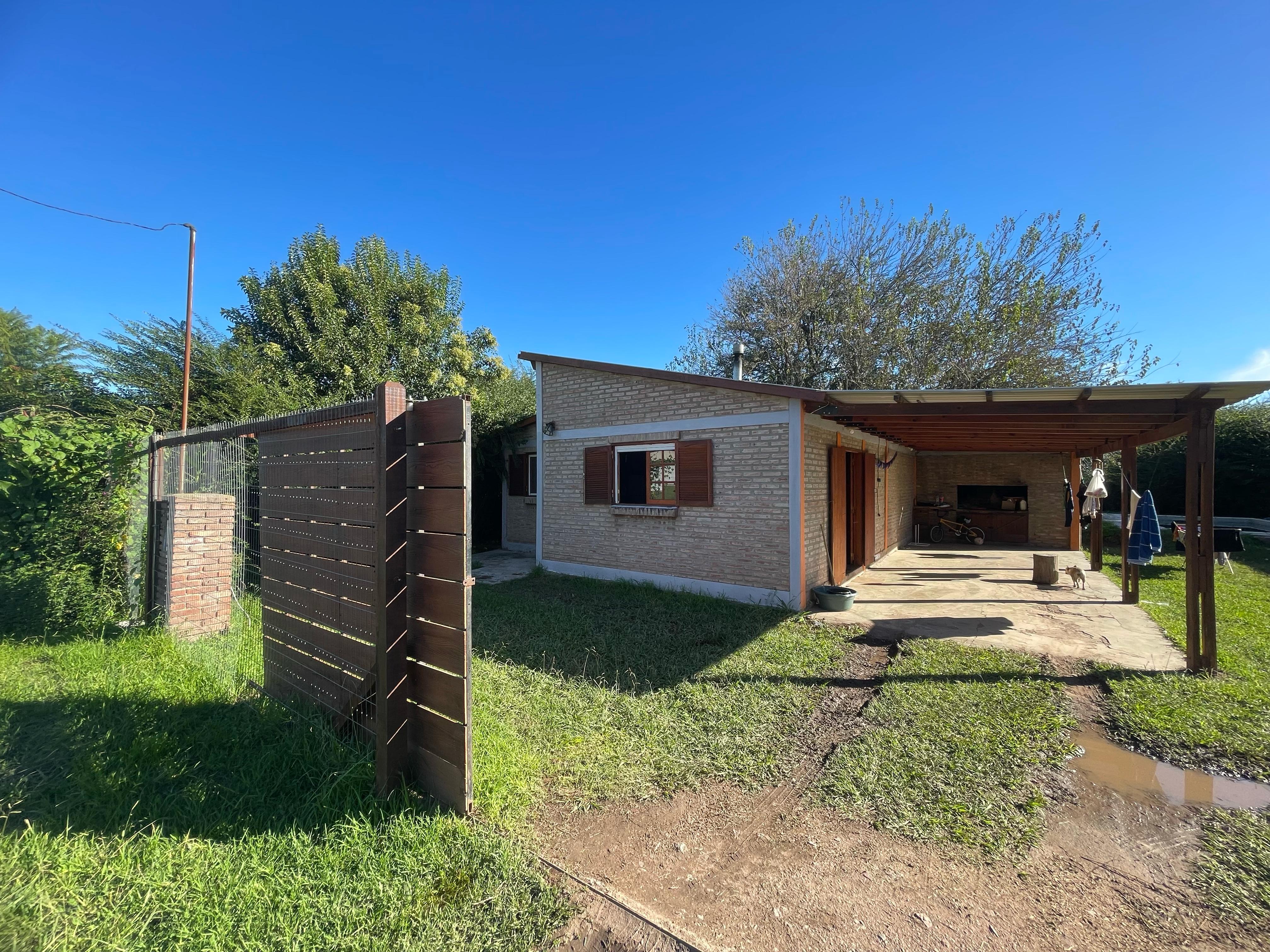 DOS CASAS CON PILETA A 100M LAGO RUMIPAL ZONA B AERODROMO