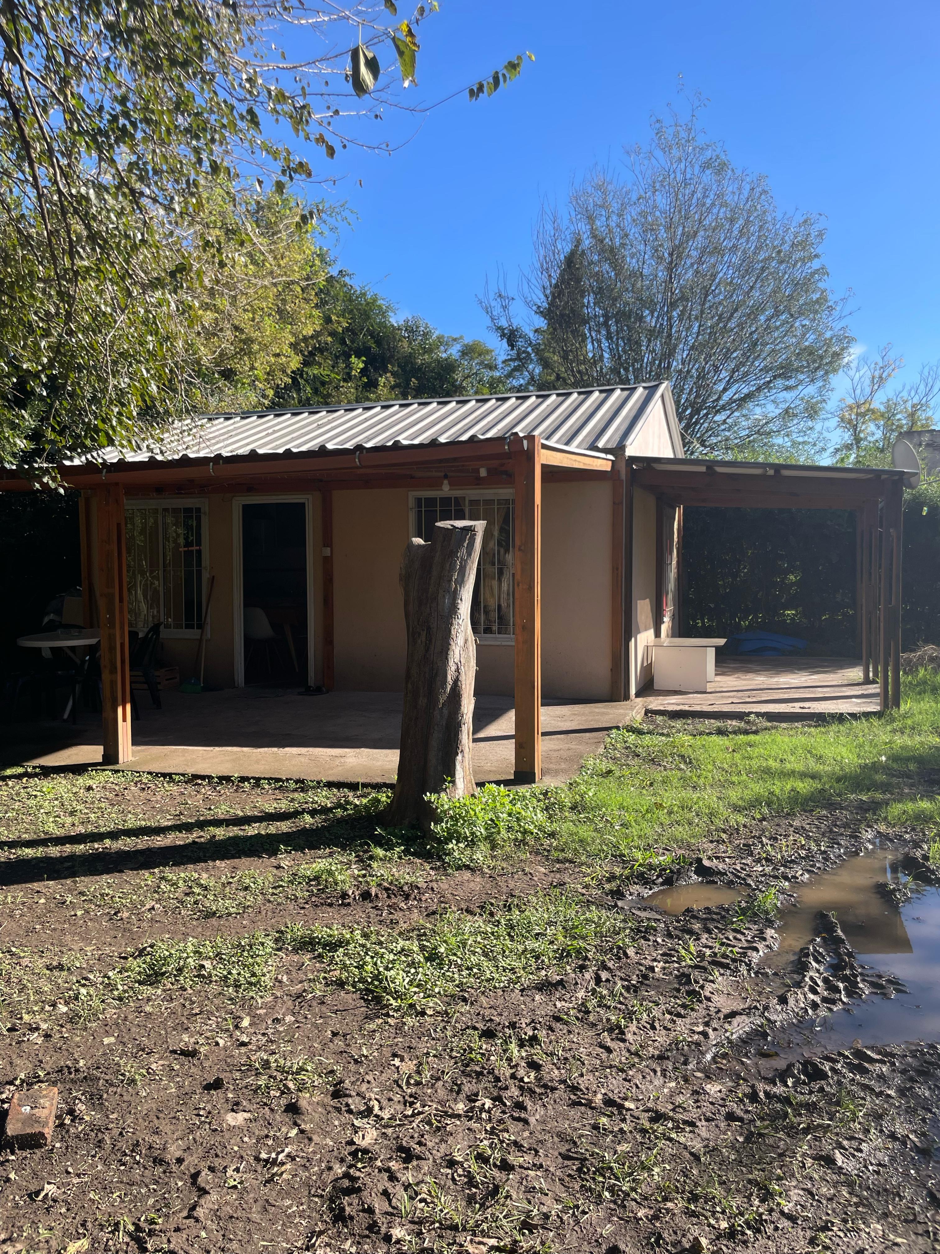 DOS CASAS CON PILETA A 100M LAGO RUMIPAL ZONA B AERODROMO