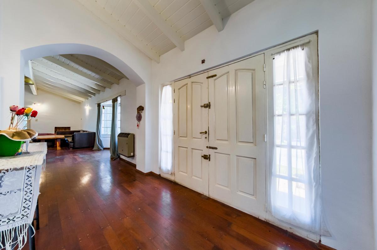 Venta. Casa 3 Dorm. 4 Baños. Garage 2 Vehículos. Jardín y Pileta. Urca. Córdoba