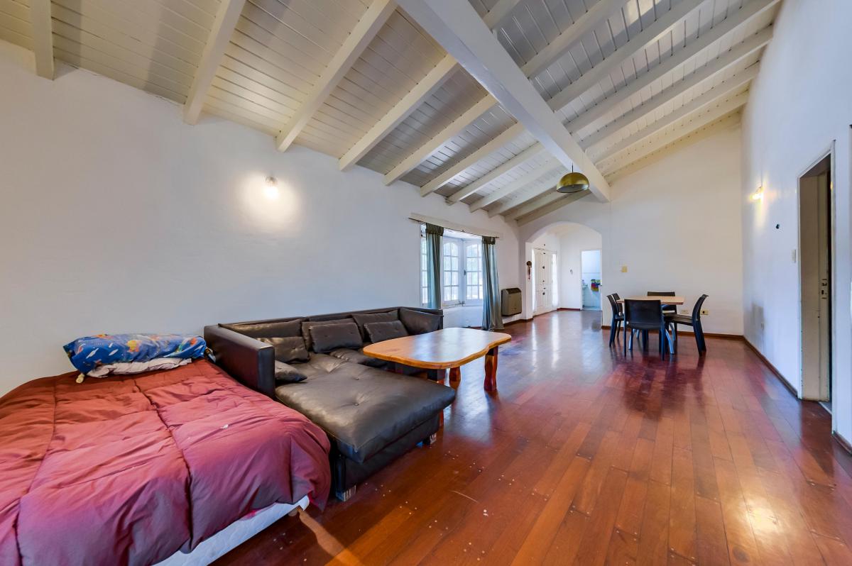 Venta. Casa 3 Dorm. 4 Baños. Garage 2 Vehículos. Jardín y Pileta. Urca. Córdoba