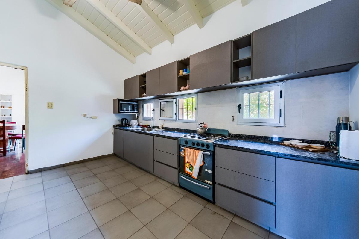 Venta. Casa 3 Dorm. 4 Baños. Garage 2 Vehículos. Jardín y Pileta. Urca. Córdoba