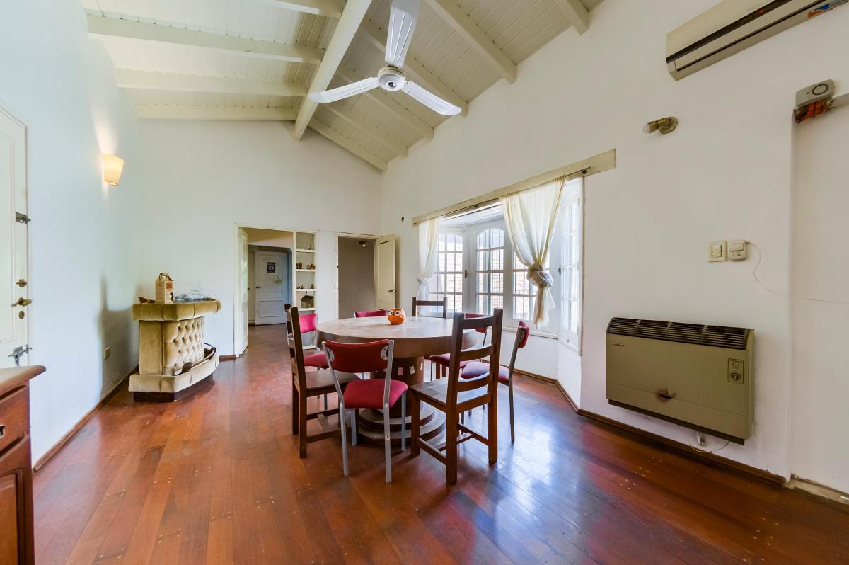 Venta. Casa 3 Dorm. 4 Baños. Garage 2 Vehículos. Jardín y Pileta. Urca. Córdoba