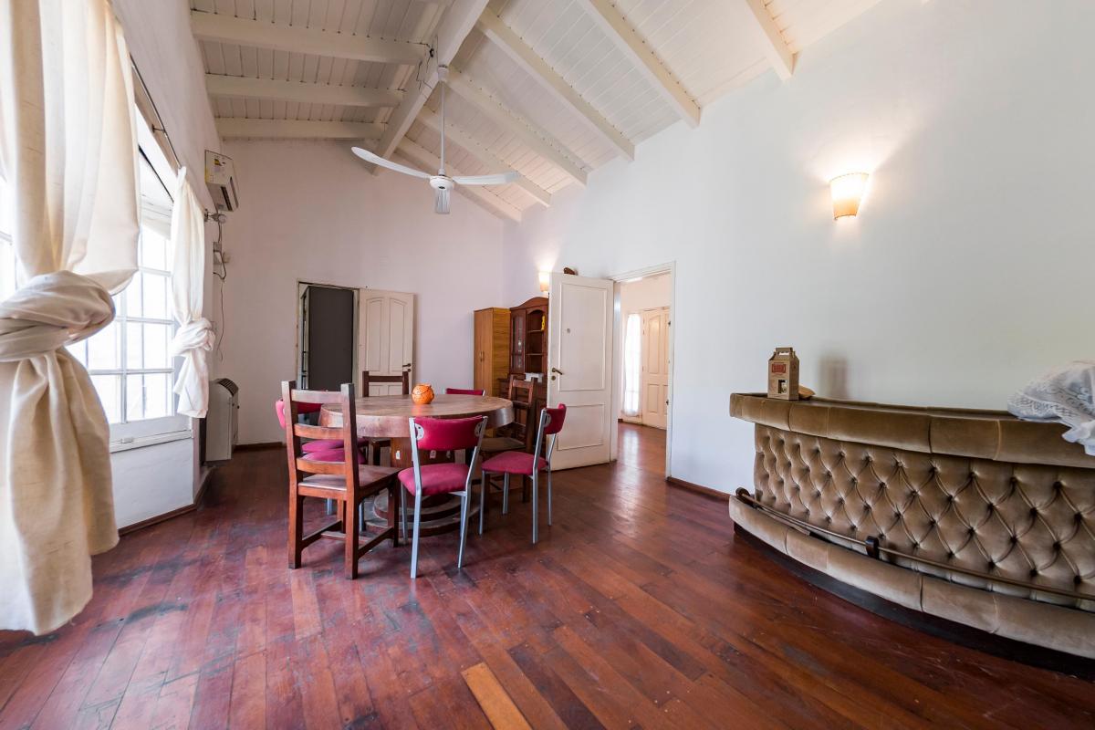 Venta. Casa 3 Dorm. 4 Baños. Garage 2 Vehículos. Jardín y Pileta. Urca. Córdoba