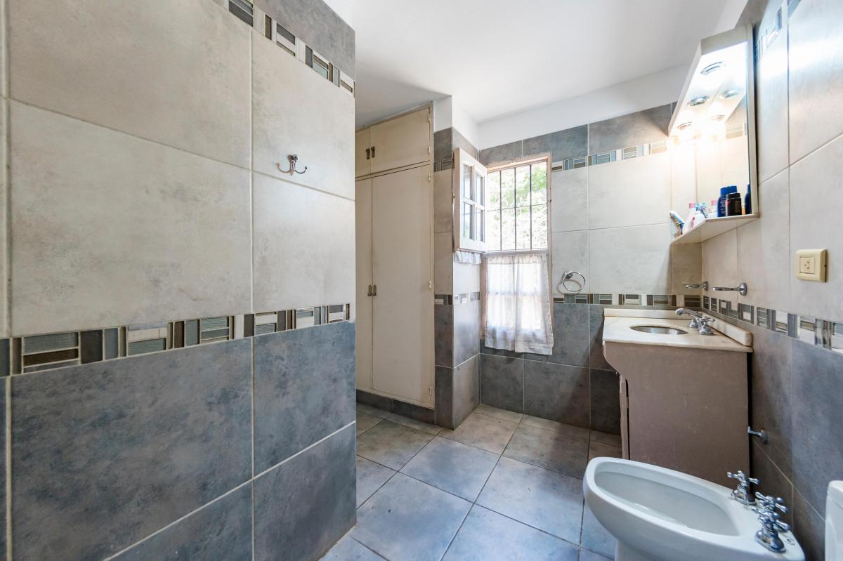 Venta. Casa 3 Dorm. 4 Baños. Garage 2 Vehículos. Jardín y Pileta. Urca. Córdoba