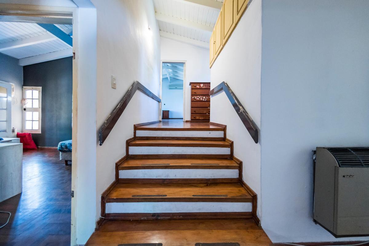 Venta. Casa 3 Dorm. 4 Baños. Garage 2 Vehículos. Jardín y Pileta. Urca. Córdoba