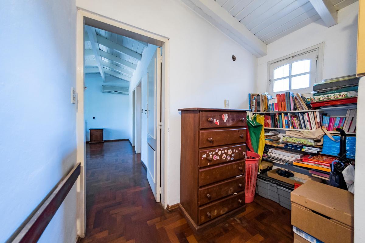 Venta. Casa 3 Dorm. 4 Baños. Garage 2 Vehículos. Jardín y Pileta. Urca. Córdoba