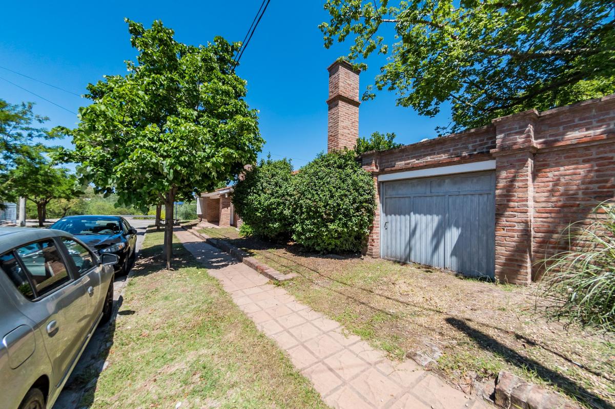 Venta. Casa 3 Dorm. 4 Baños. Garage 2 Vehículos. Jardín y Pileta. Urca. Córdoba
