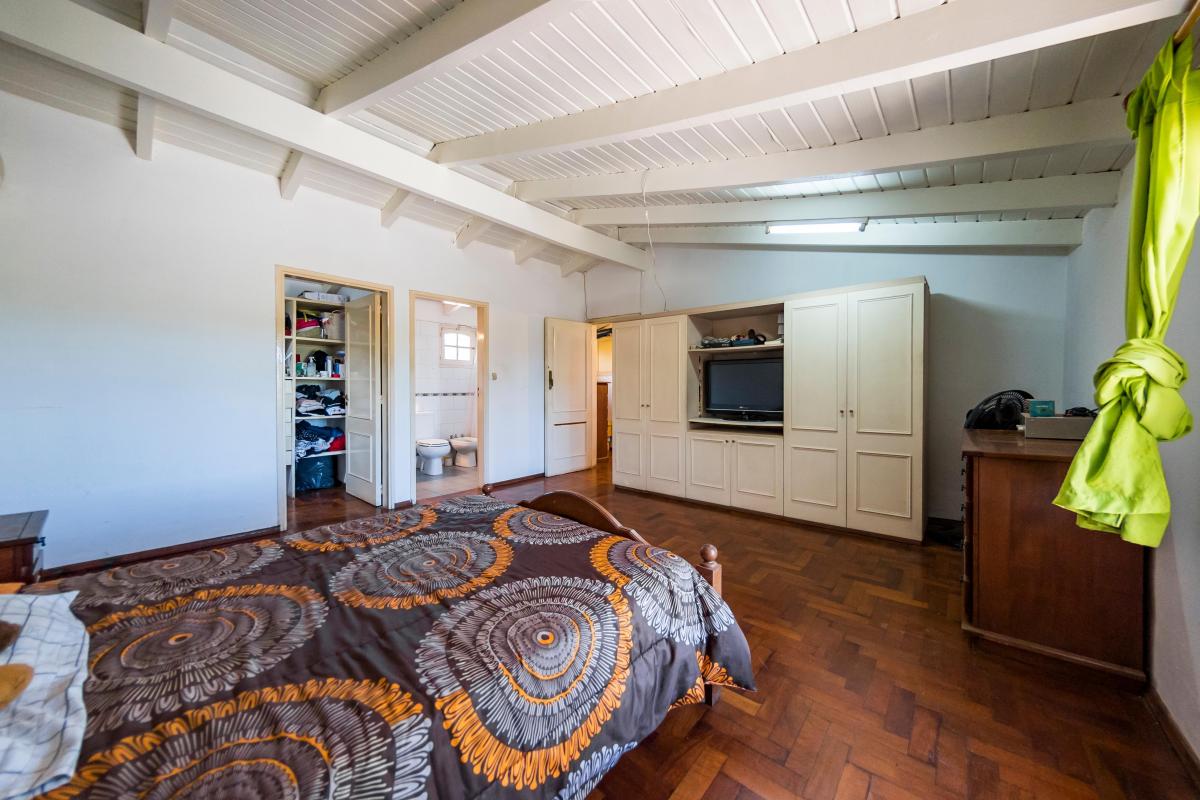 Venta. Casa 3 Dorm. 4 Baños. Garage 2 Vehículos. Jardín y Pileta. Urca. Córdoba