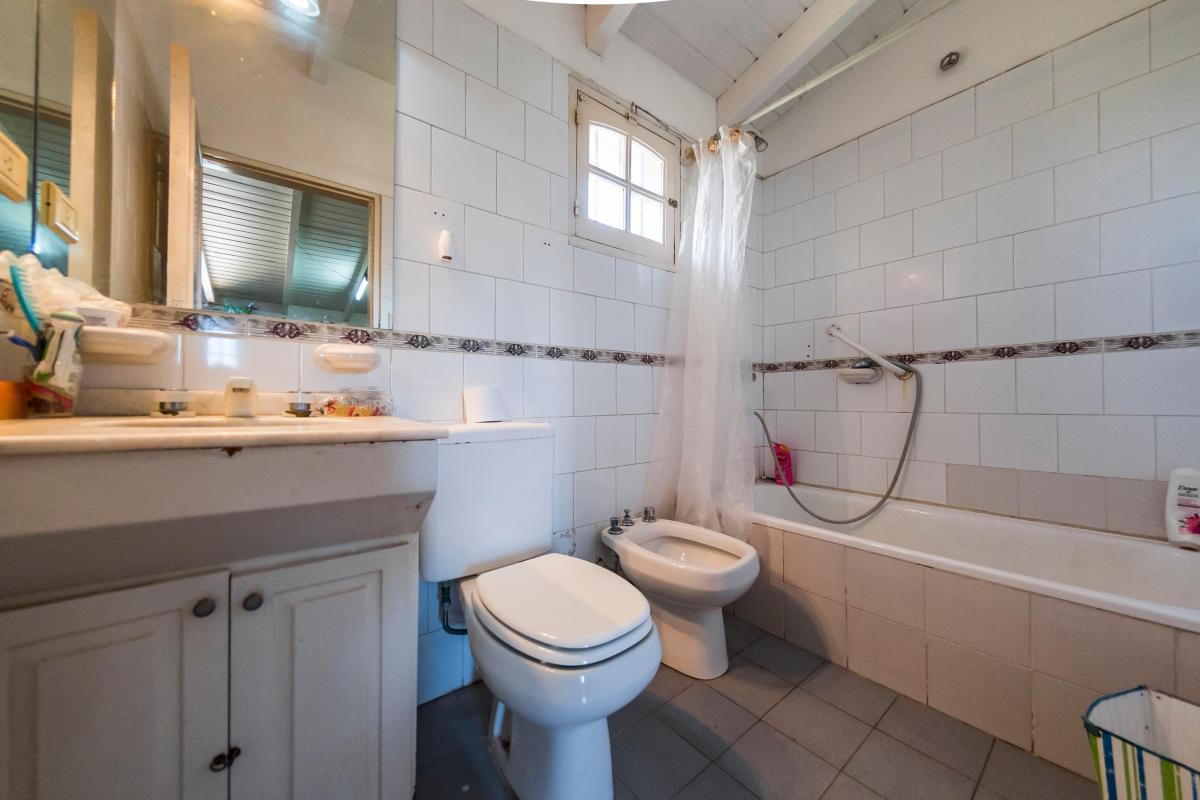 Venta. Casa 3 Dorm. 4 Baños. Garage 2 Vehículos. Jardín y Pileta. Urca. Córdoba