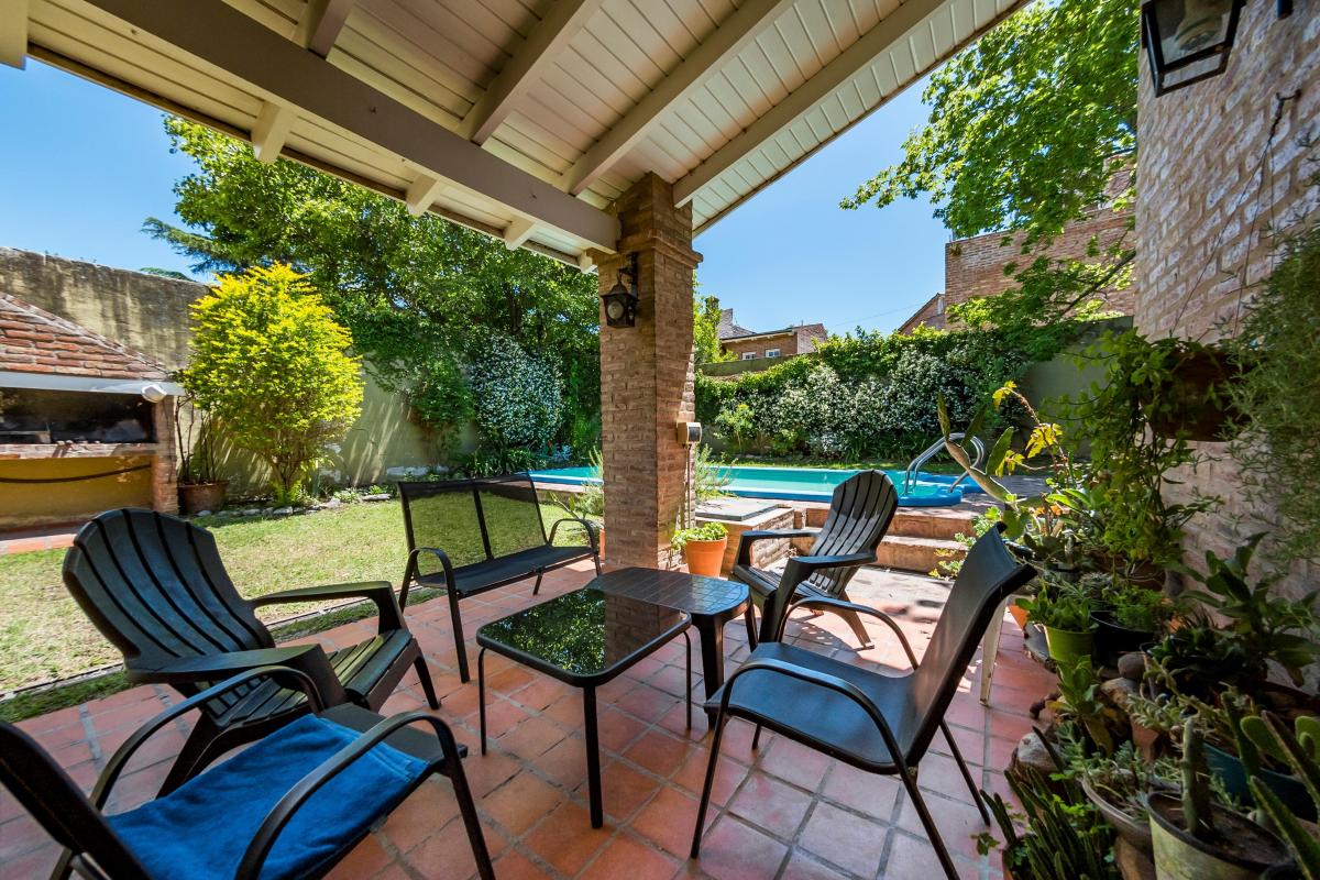Venta. Casa 3 Dorm. 4 Baños. Garage 2 Vehículos. Jardín y Pileta. Urca. Córdoba
