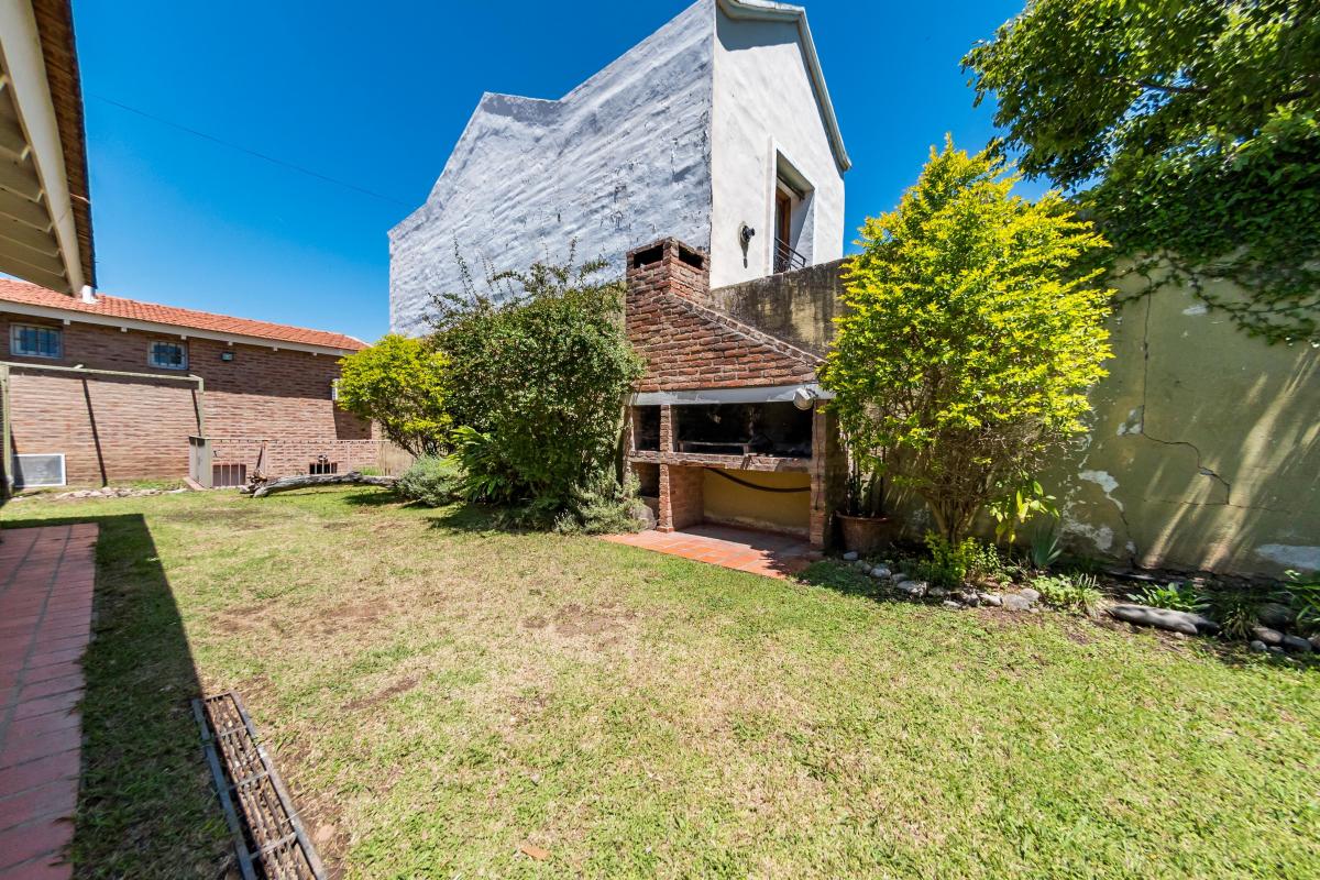 Venta. Casa 3 Dorm. 4 Baños. Garage 2 Vehículos. Jardín y Pileta. Urca. Córdoba