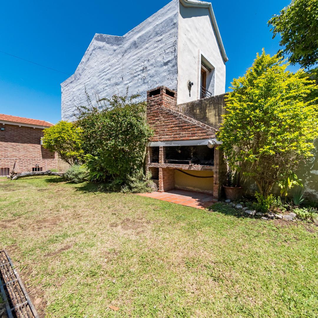 Venta. Casa 3 Dorm. 4 Baños. Garage 2 Vehículos. Jardín y Pileta. Urca. Córdoba