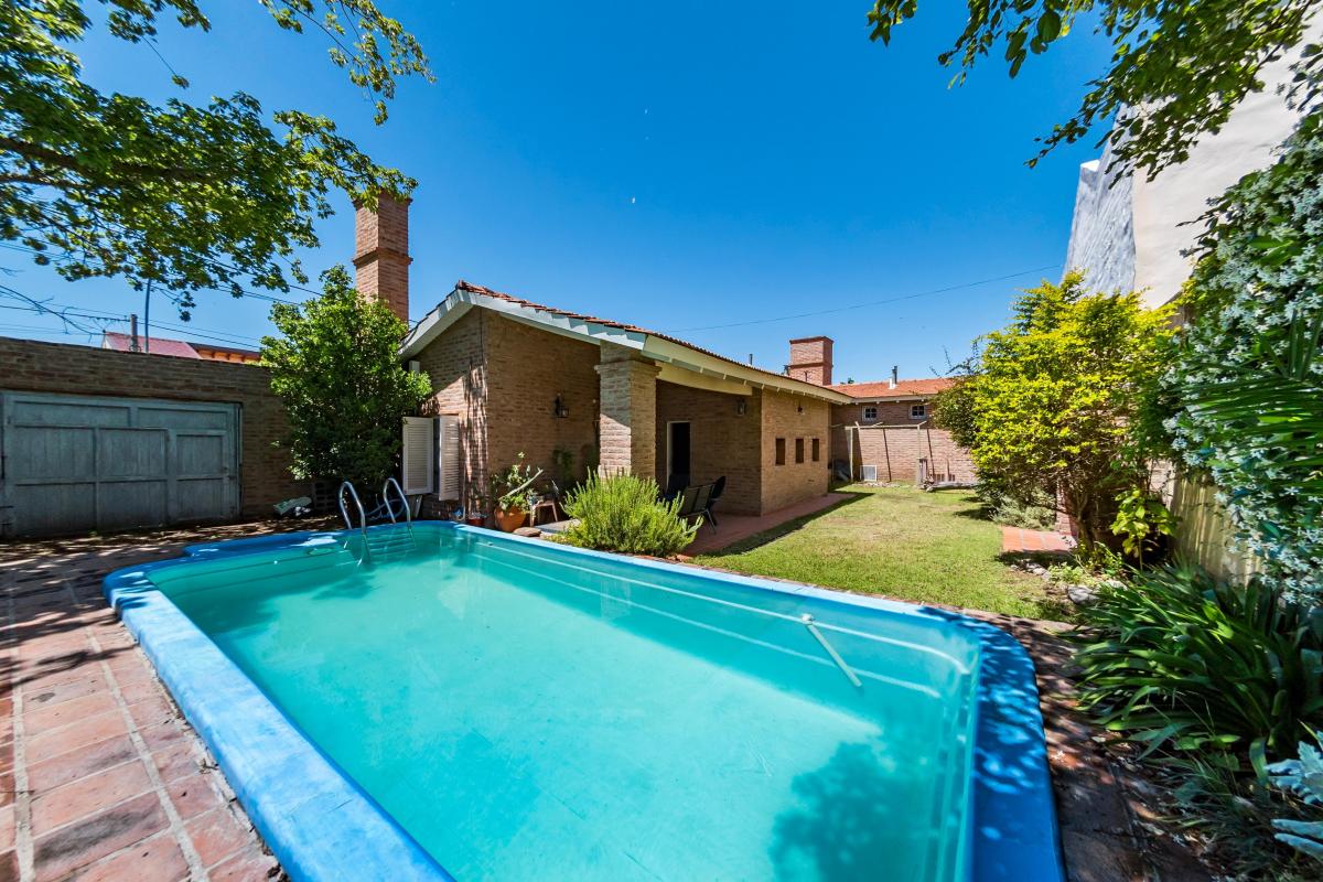 Venta. Casa 3 Dorm. 4 Baños. Garage 2 Vehículos. Jardín y Pileta. Urca. Córdoba