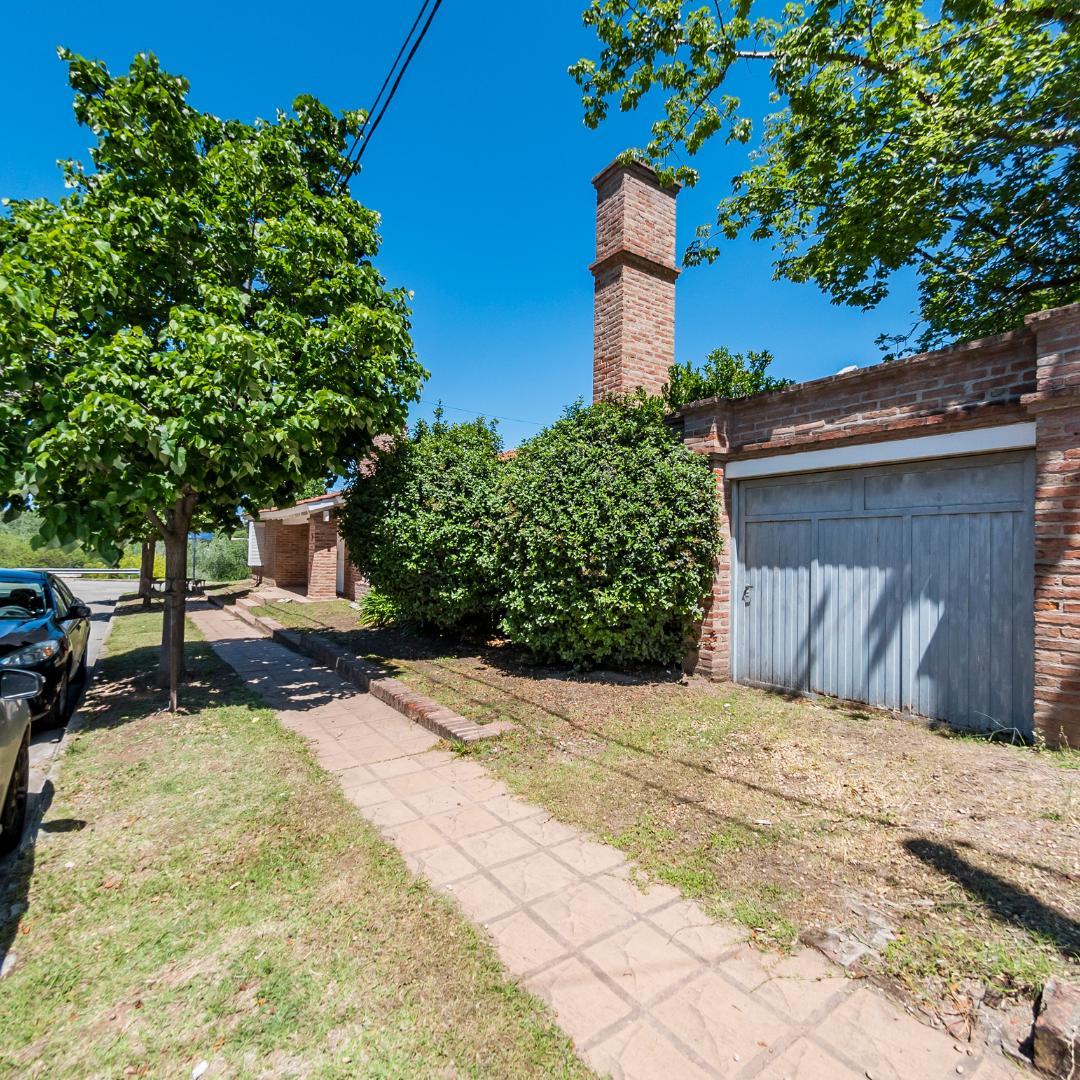 Venta. Casa 3 Dorm. 4 Baños. Garage 2 Vehículos. Jardín y Pileta. Urca. Córdoba