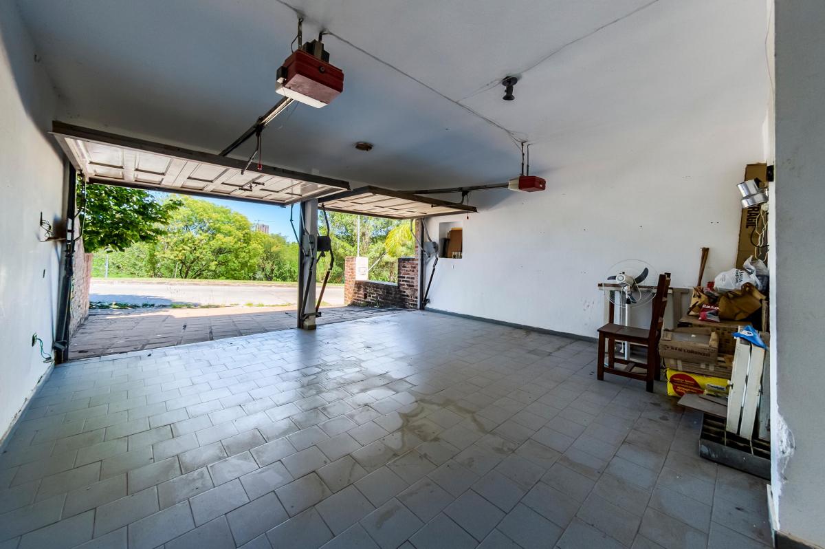 Venta. Casa 3 Dorm. 4 Baños. Garage 2 Vehículos. Jardín y Pileta. Urca. Córdoba