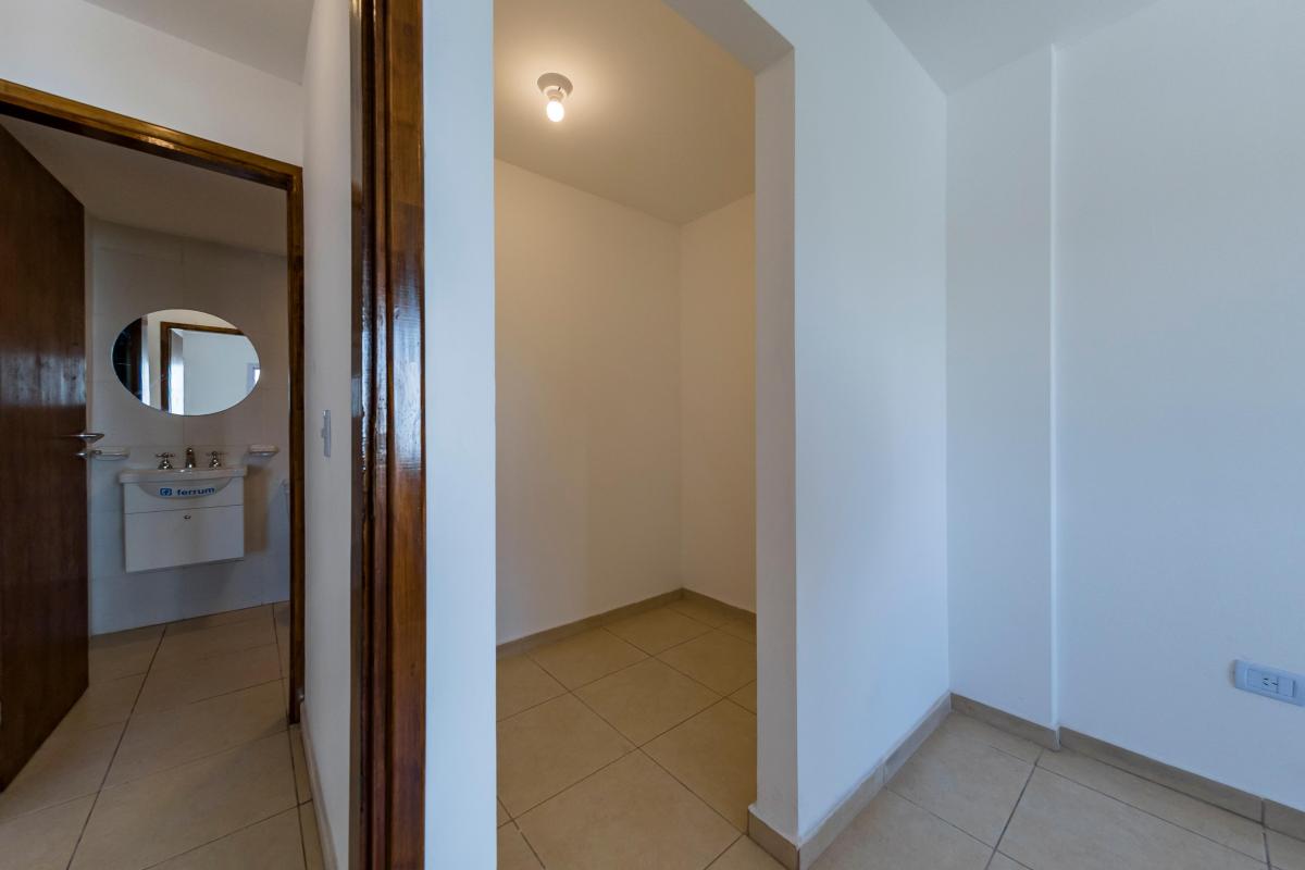 Venta. Departamento a Estrenar. 1 Dormitorio con Vestidor. Balcón. Alberdi.